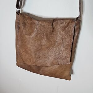 ili New York Medium Canada Crossbody Bag Toffee Brown Distressed